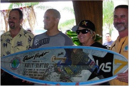 Skip giving 7 time world surfing champ Kelly Slater key