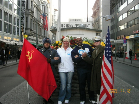 Checkpoint Charlie (Berlin NOV 2005)