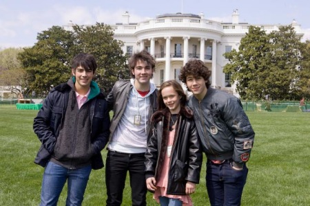 jonas brother's and courtney
