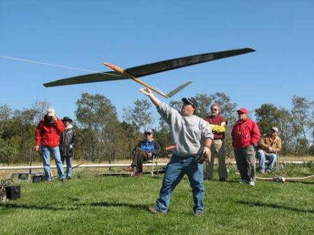 Launching a model sailplane