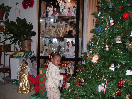 Mailyah Loves My Tree