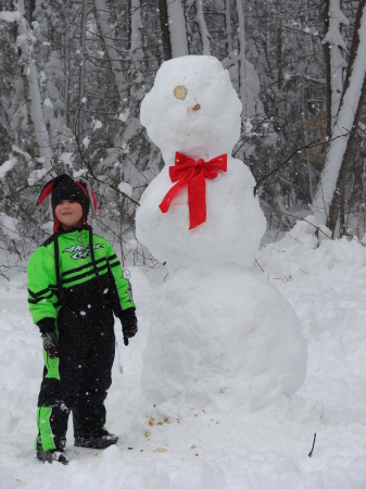 Eli Makin a snowman