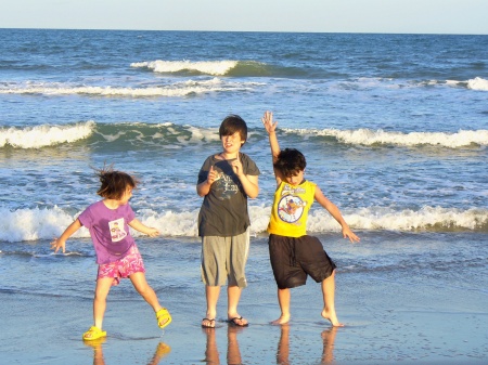 my 3 youngest on the beach-may 08