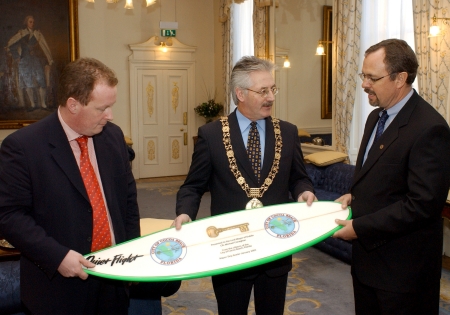 Giving key to Mayor of Dublin