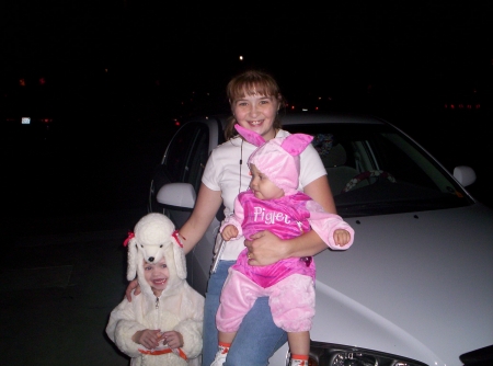 Kaylee,Autummn, and mommy Halloween 2005