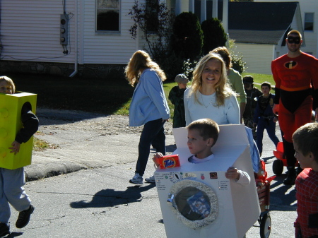 Trick or Treat parade with Zack the washing machine