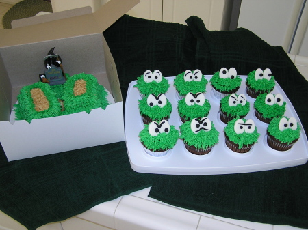 Halloween Cupcakes and Graves.........