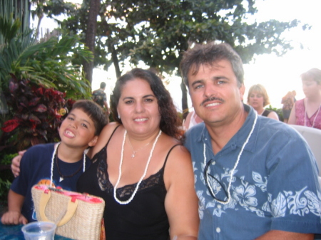 Monica, Jose and Gabriel(8) in Maui 05'