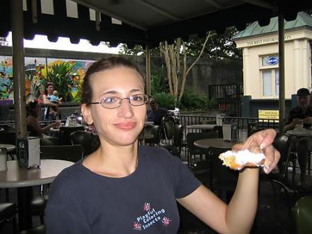 lisa at cafe du monde eating beignet