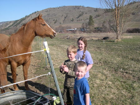 Grannies house in Omak. Carley, Sam and Will