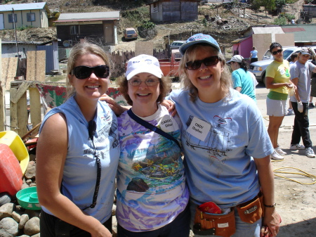 3 generations building houses in Mexico