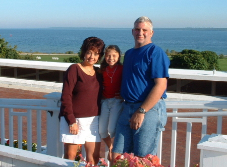 Richelle (Gardner) Kemper, daughter Allie, husband Kent