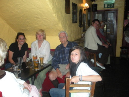 Sheila, Cousin, Dad, Shyla (Dublin Pub) 08