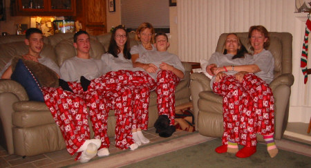 Xmas 2006, 3 Boys and Wife Stacey Couch, Sister and 2 Girls