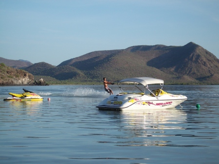 Luke water skiing 8/05 Baja, Mx.