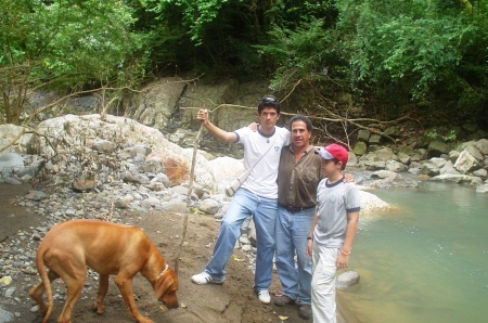 Ricardo Jr., Ricardo Adolfo & Felipe in 2 bocas