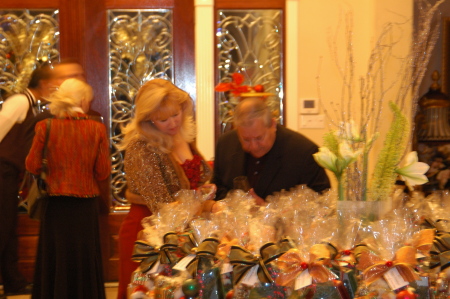 DONNA GIVING  A HOSTESS GIFT TO A GUEST  2007