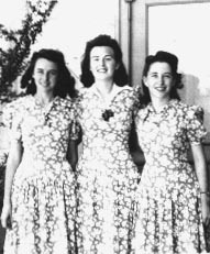 1942-Buddies-dressedAlike