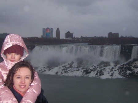 Wife and daughter at Niagra Falls
