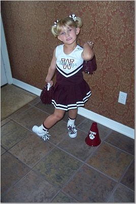 Cheerleader Tori