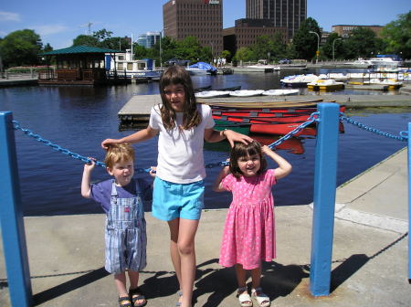 2005 Grandchildren (Julia, Mo and Cynthia) in Ottawa