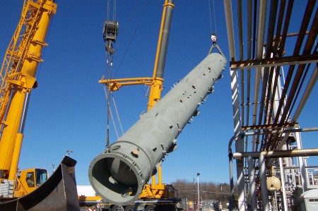 Cranes lifting 42 ton crude oil tower