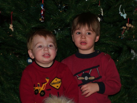 Dominic and Eli Xmas 2005
