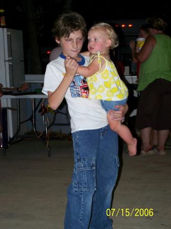 Aaron & Shelbie dancing