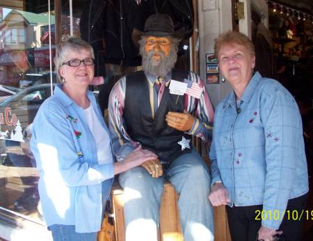 Donna & I Shopping in Downtown Branson!