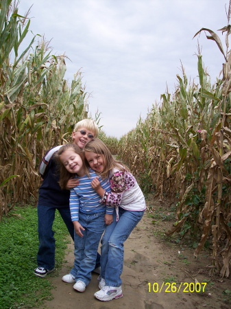 kids at maze 2007