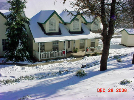 Our house in Tehachapi during Christmas 2006.