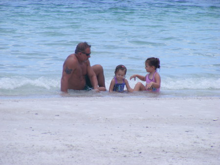 JEFF & THE GIRLS AT THE BEACH