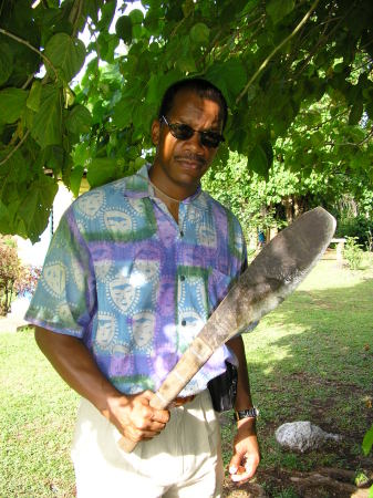 Every Fijian must have a machete!!