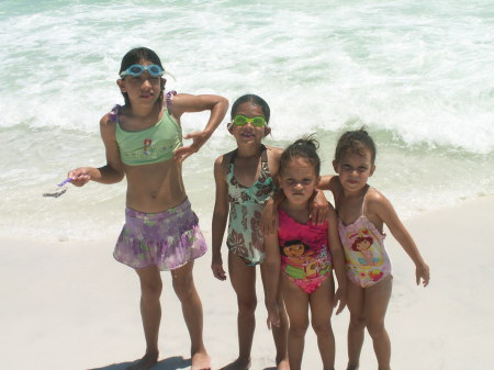 Devin, Tristan, Rianne & Rylee on the beach