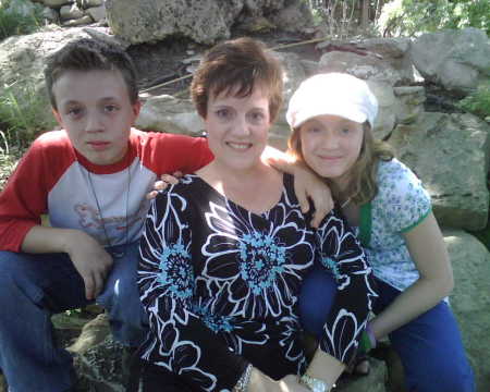 Donna, Nathan (12) and Savannah (13)