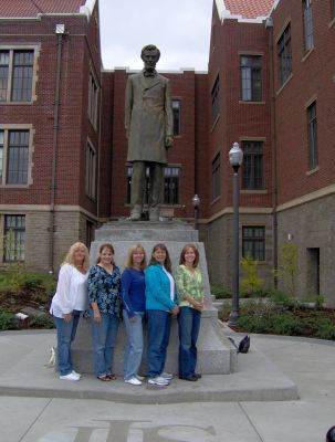 The Chavis girls in front of Lincoln