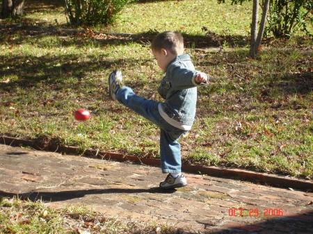 Serious leg height for 3-yr-old ...  maybe a FG Kicker??