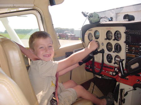 Benjamin gets a flying lesson in a cessna,