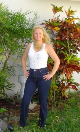 Lori Deoliveira's Classmates® Profile Photo
