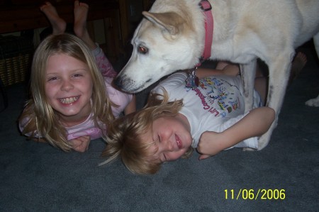 Tac the dog lovin the girls