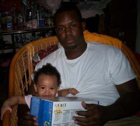 Anjaleah and Dad reading