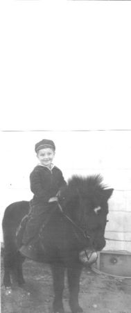 Howard age 5. Beacon View Drive, Faifield 1942