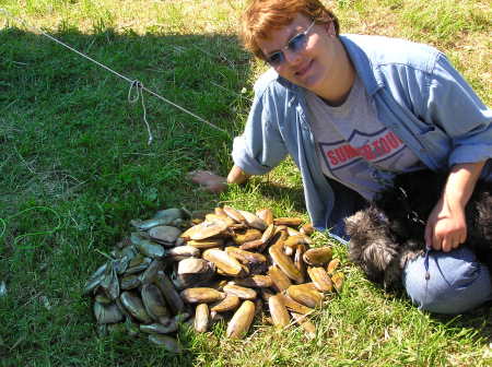 Lori and razor clams