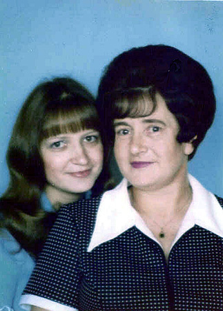 Wanda & Mama, 1974