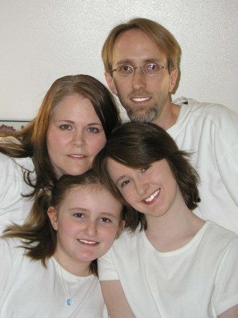 Laura with Hubby Jon and daughters Jayda and Ashton