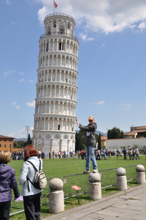 joan and the tower of Pisa