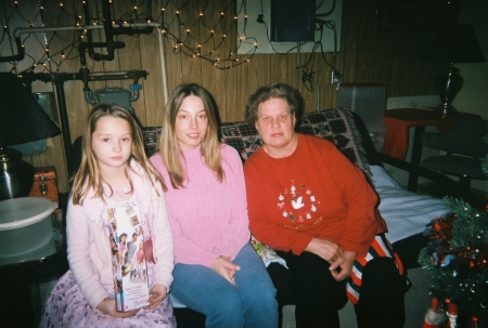 Alana, Carmen, Grandma Carol