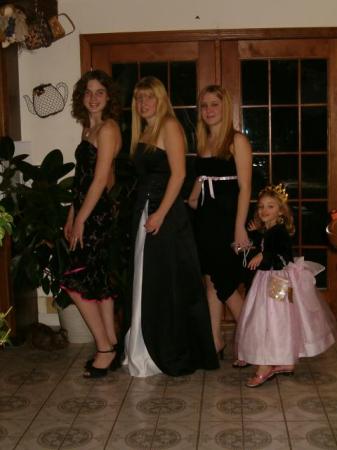 Oldest daughter (in middle) Dani '17' w/friends from 2005 (Kyla at the end)