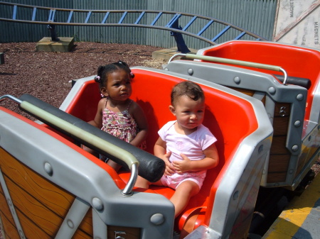 Jada & Desiree at Six Flags