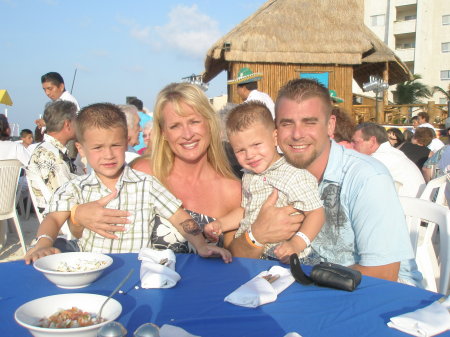 The Woodruffs in Cancun Summer 07